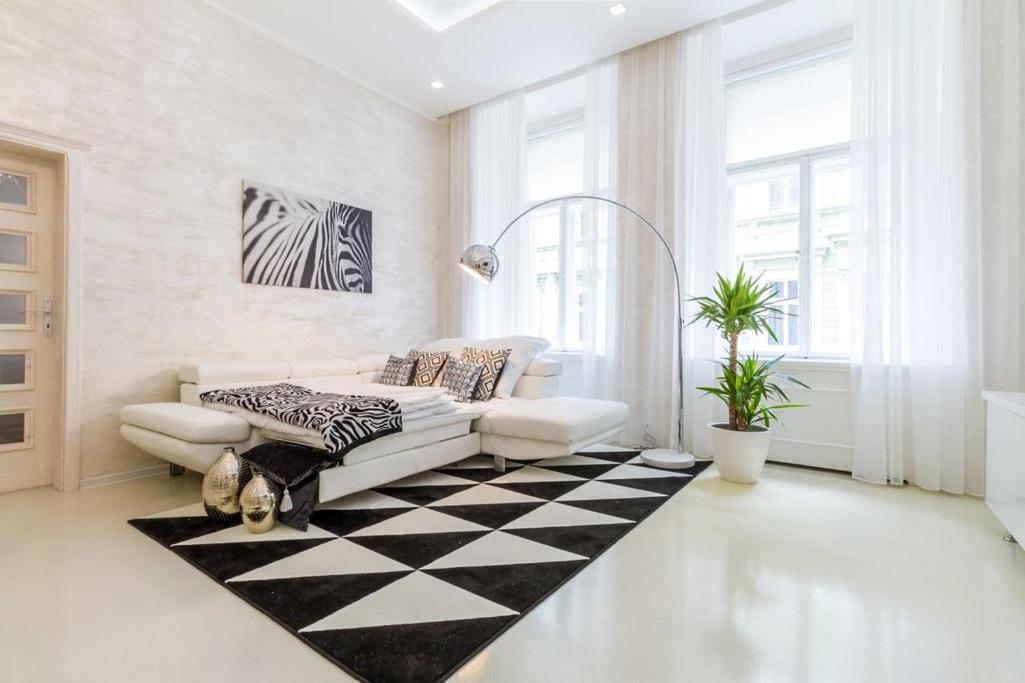 Stylish Apartment 5 Minutes Walk From City Center Prague Luaran gambar