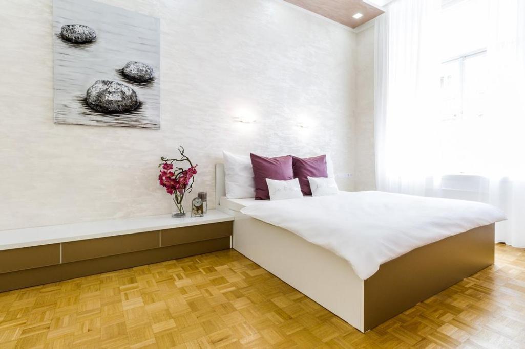 Stylish Apartment 5 Minutes Walk From City Center Prague Luaran gambar