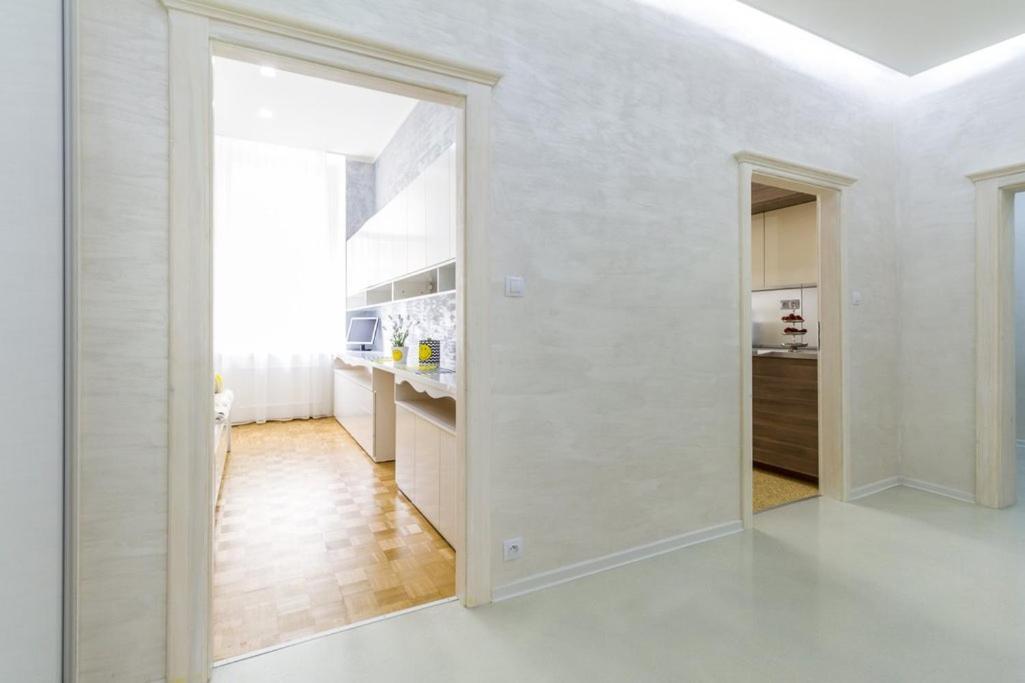Stylish Apartment 5 Minutes Walk From City Center Prague Luaran gambar