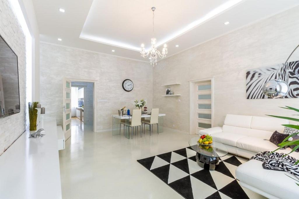 Stylish Apartment 5 Minutes Walk From City Center Prague Luaran gambar