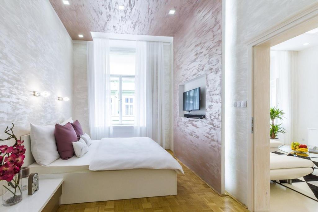Stylish Apartment 5 Minutes Walk From City Center Prague Luaran gambar