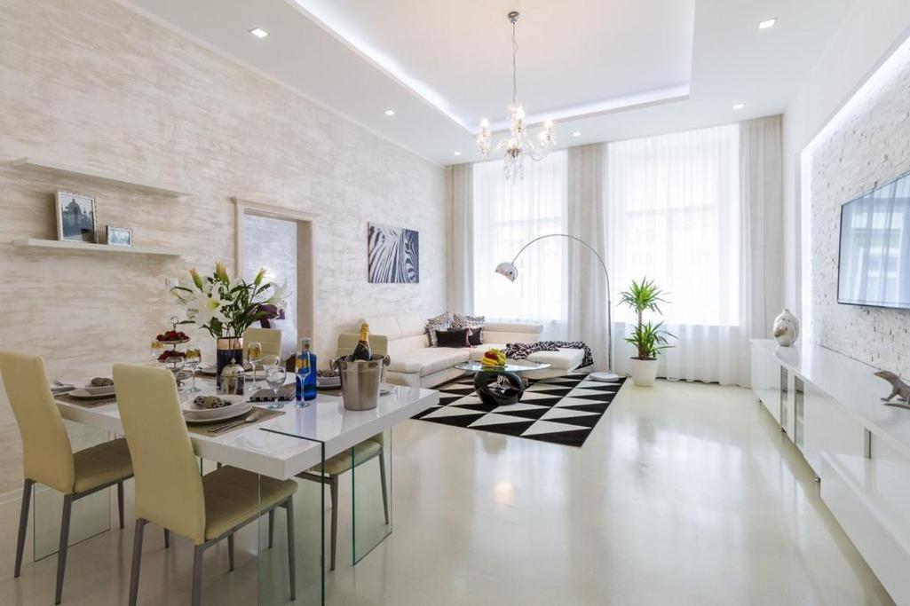 Stylish Apartment 5 Minutes Walk From City Center Prague Luaran gambar