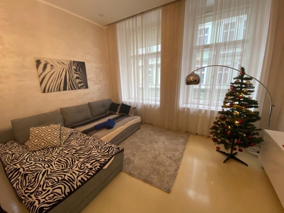 Stylish Apartment 5 Minutes Walk From City Center Prague Luaran gambar